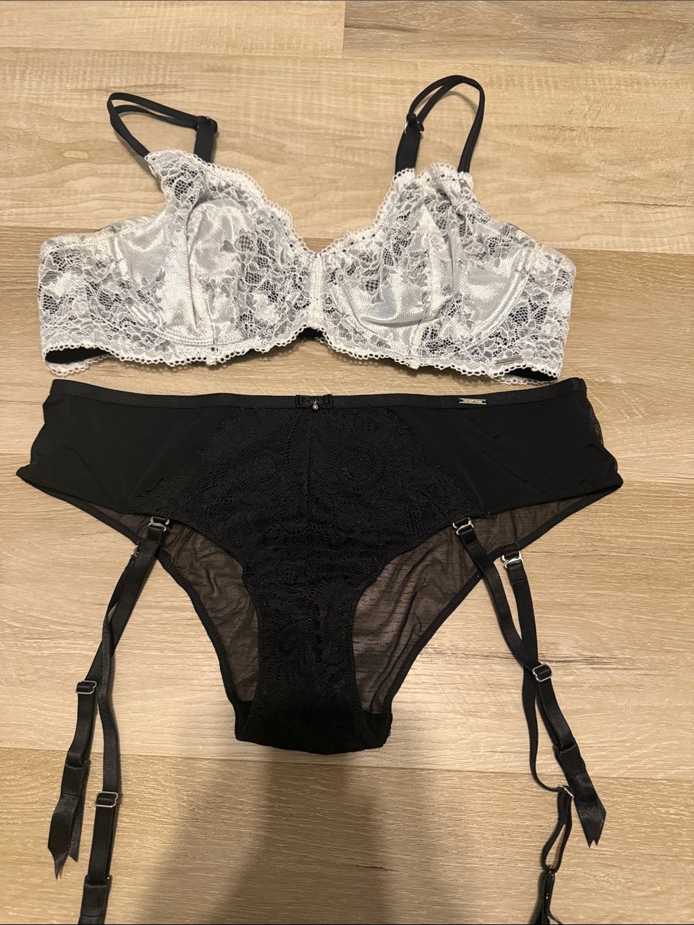 La Vie En Rose White Lace Underwire Bra with Black Garter Briefs